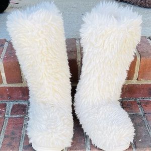 Gently Loved Fuzzy boots!